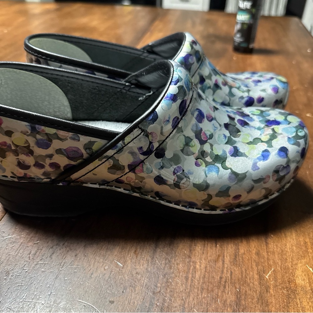 Dansko XP 2.0 clogs multi dot size 39